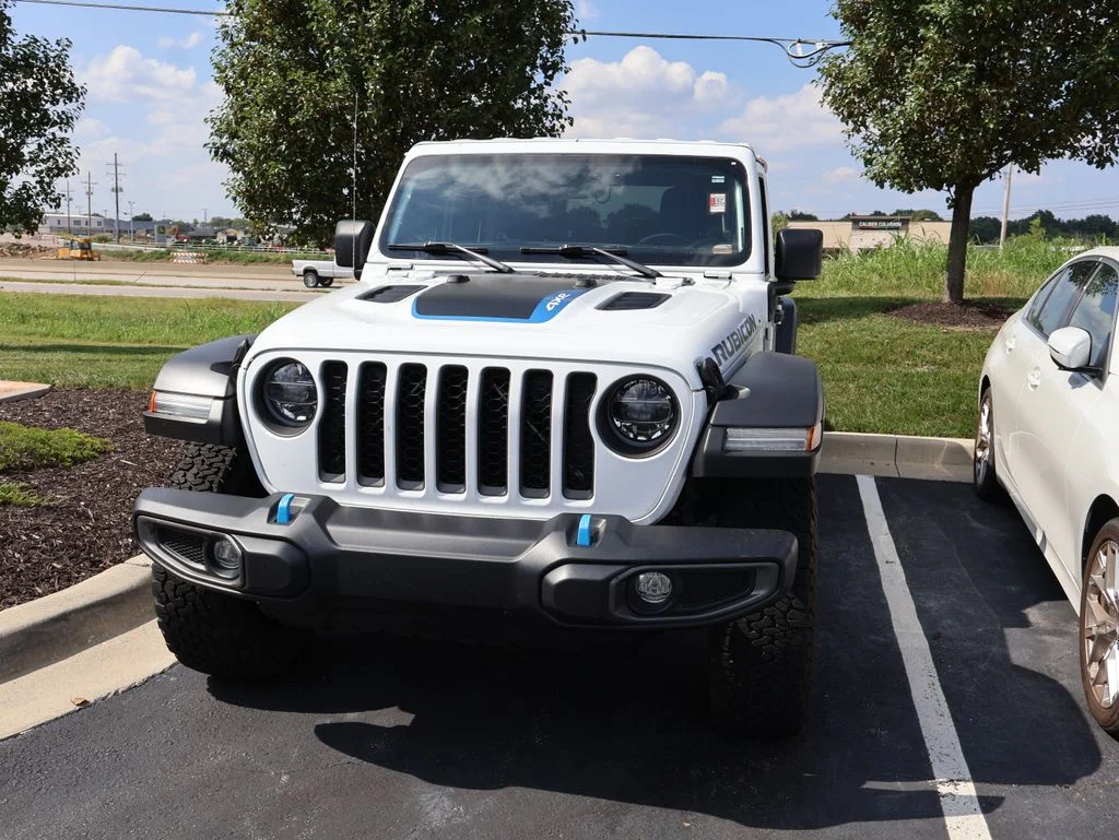Used 2022 White Jeep Unlimited Rubicon 4xe image 2
