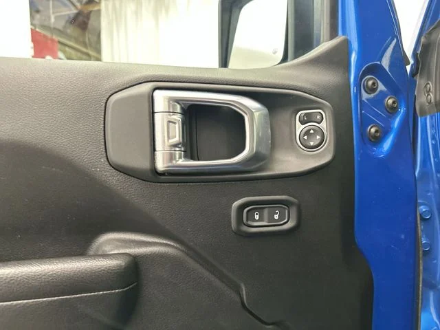 Used 2023 Blue Jeep Sport S image 19