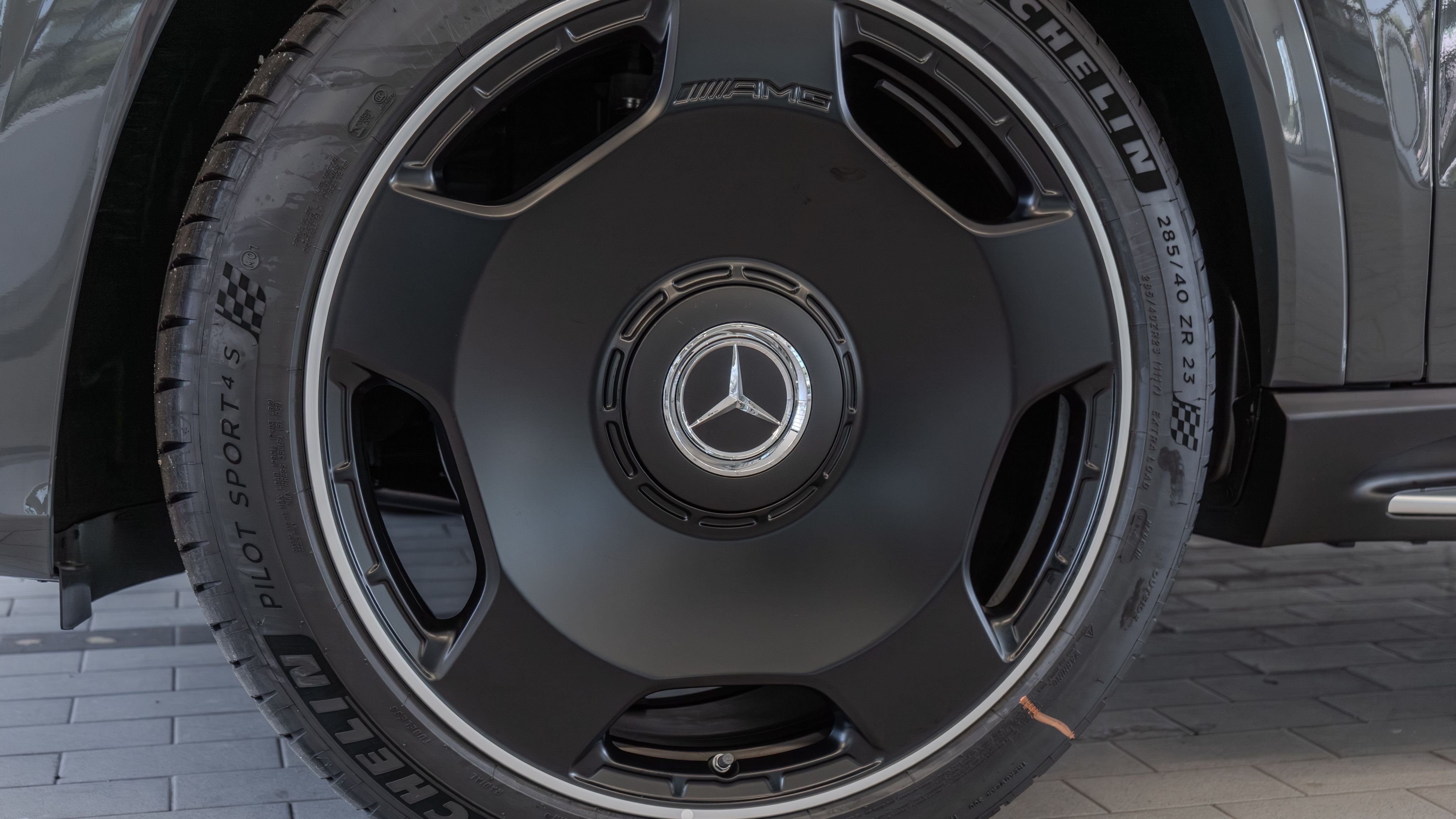 New 2026 MANUFAKTUR Silicon Grey Mercedes-Benz GLS 63 AMG® image 33