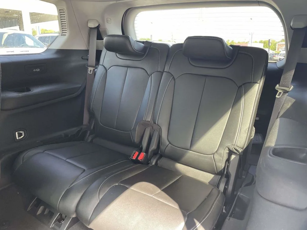 Used 2023 White Jeep Limited image 16