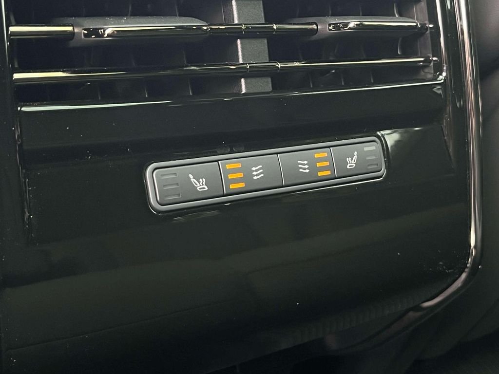 Used 2025 Borasco Gray Metallic Land Rover SE image 17