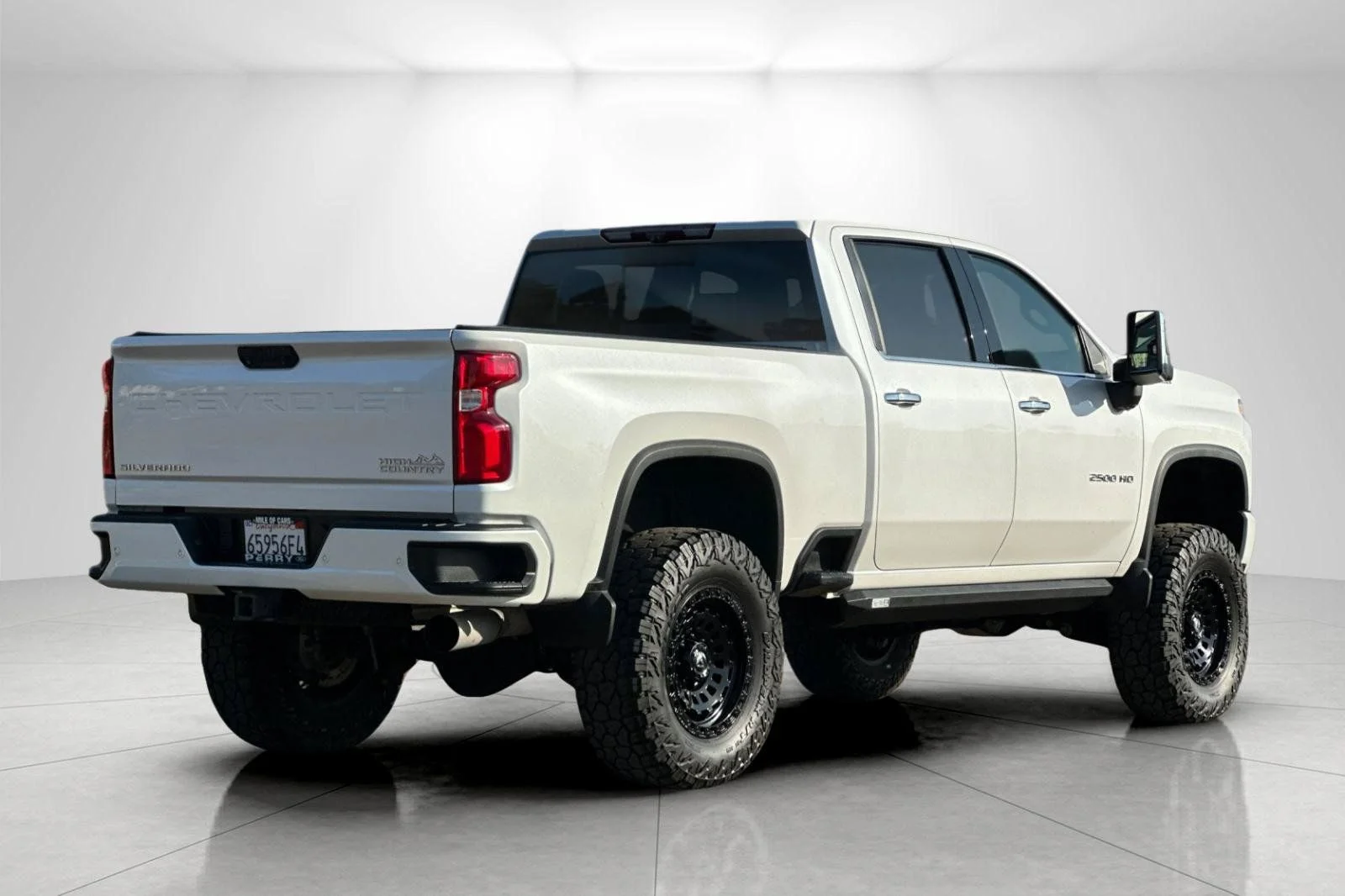 Used 2020 Iridescent Pearl Tricoat Chevrolet High Country image 3