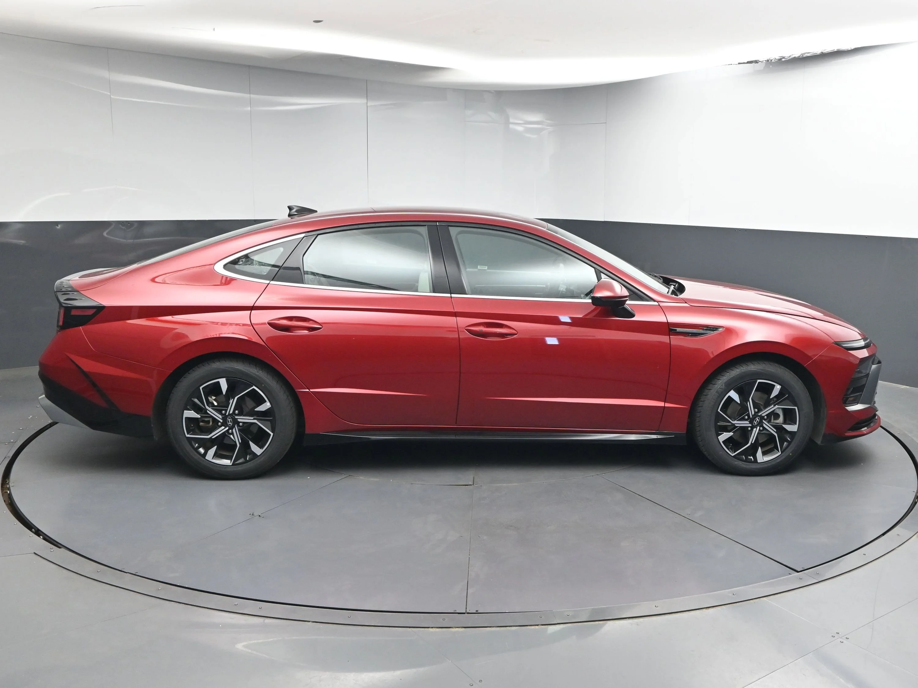 Used 2025 Ultimate red Hyundai SEL image 8