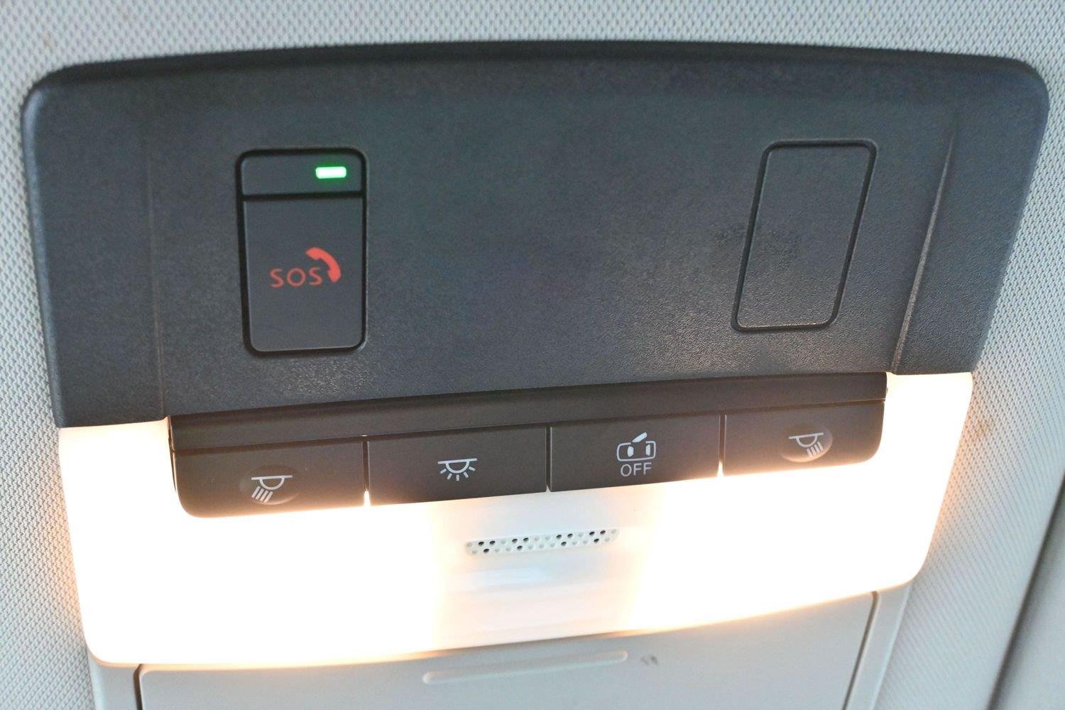 Used 2022 Green Nissan SL image 31