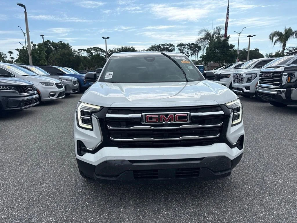 Used 2025 Summit White GMC Elevation image 5