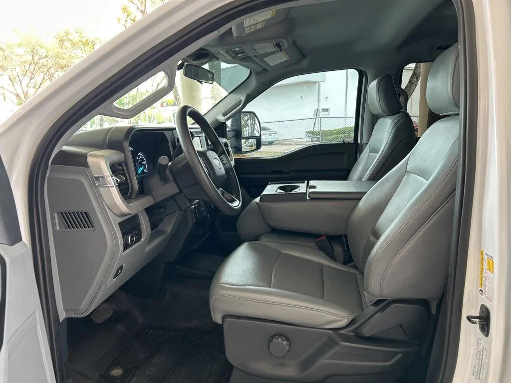 Used 2025 White Ford XL image 6