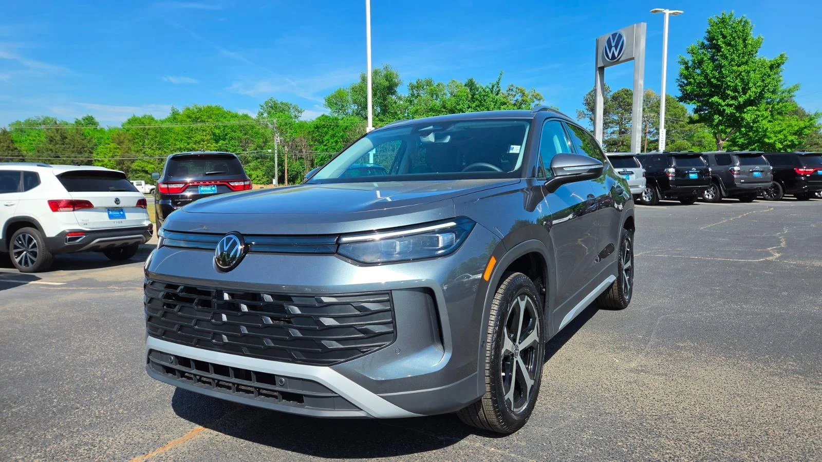 New 2026 Platinum Gray Metallic Volkswagen SE image 9