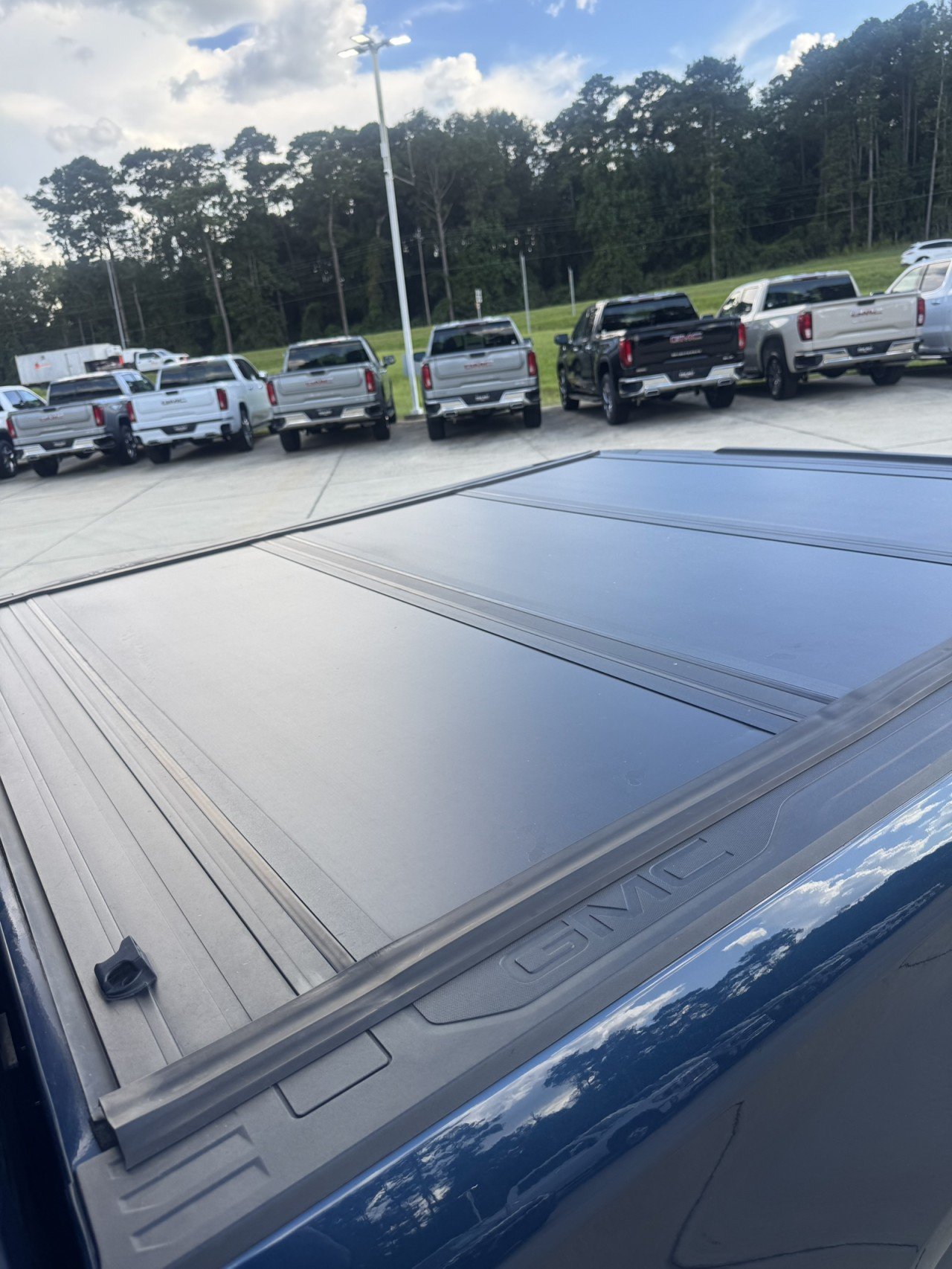 Used 2021 PACIFIC BLUE METALLIC GMC SLT image 11