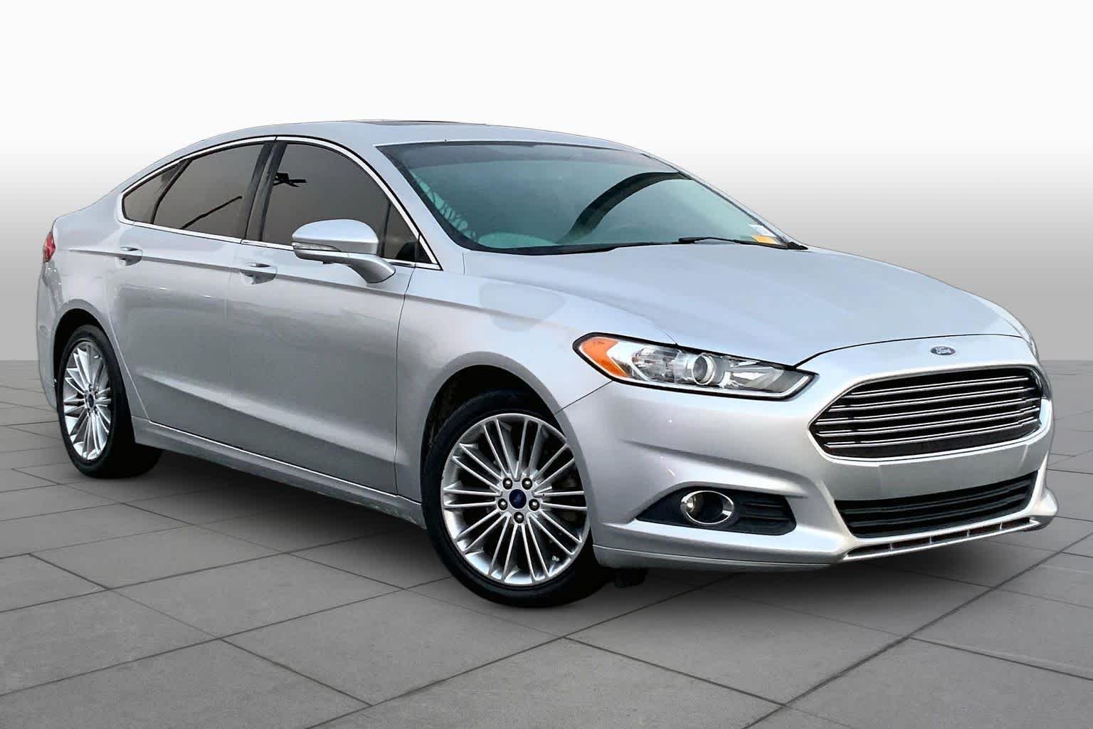 Pre-Owned 2016 Ford Fusion SE