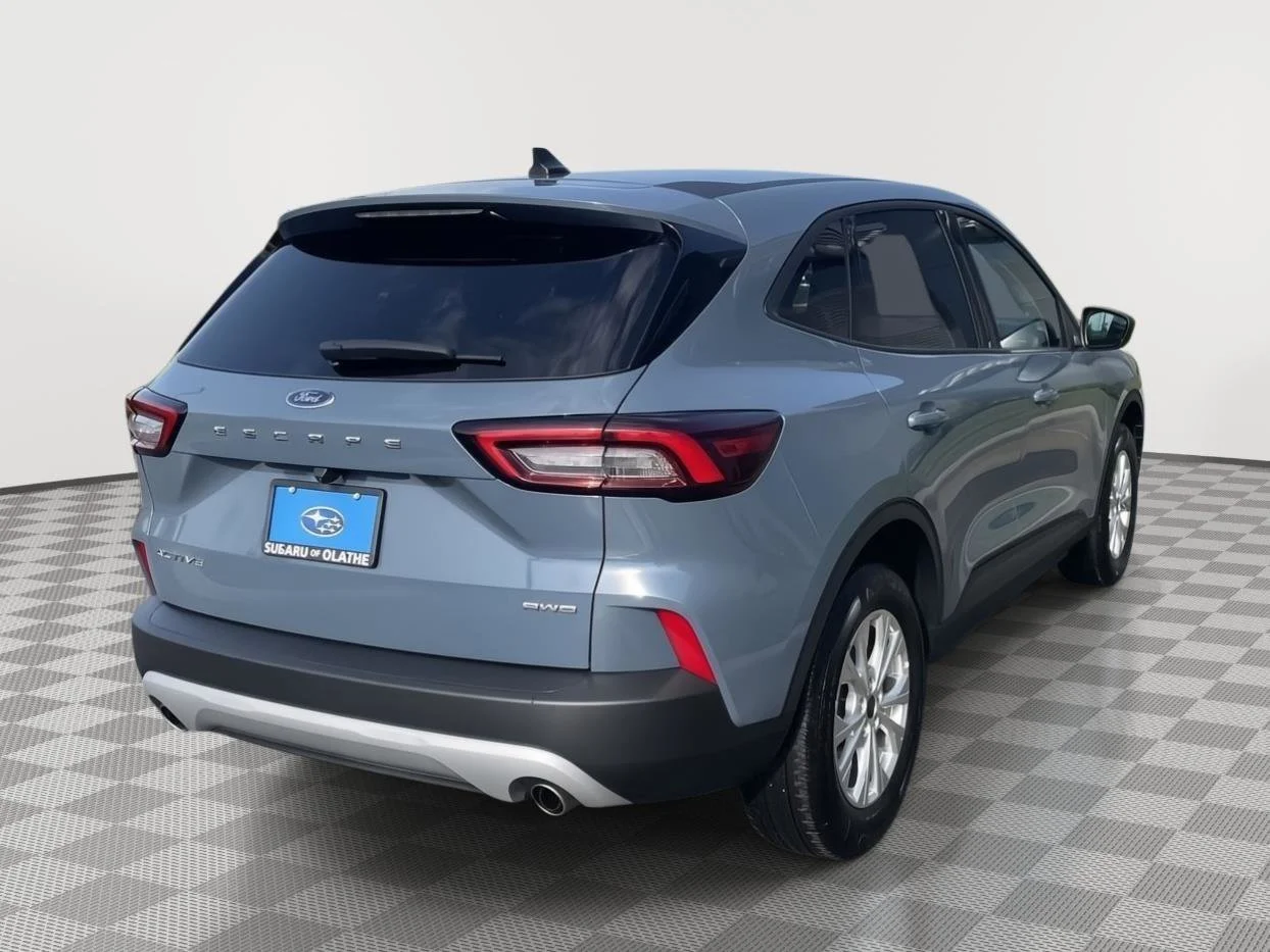 Used 2025 Vapor Blue Ford Active image 12
