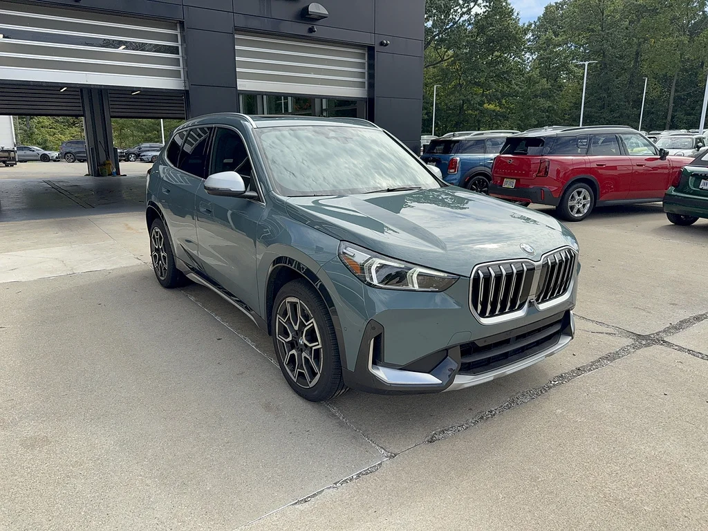Used 2024 Cape York Green Metallic BMW xDrive28i image 2