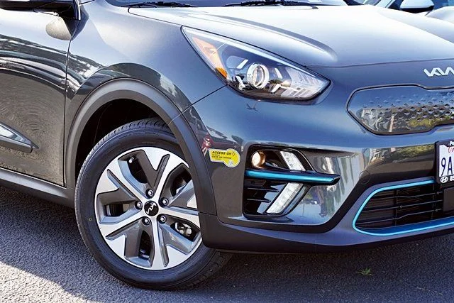 Used 2022 Gray Kia EX Premium image 3