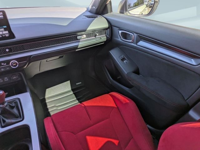 Used 2025 White Honda  image 17