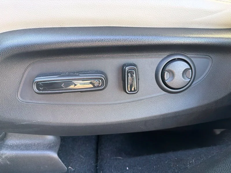 Used 2024 White Honda EX-L image 14