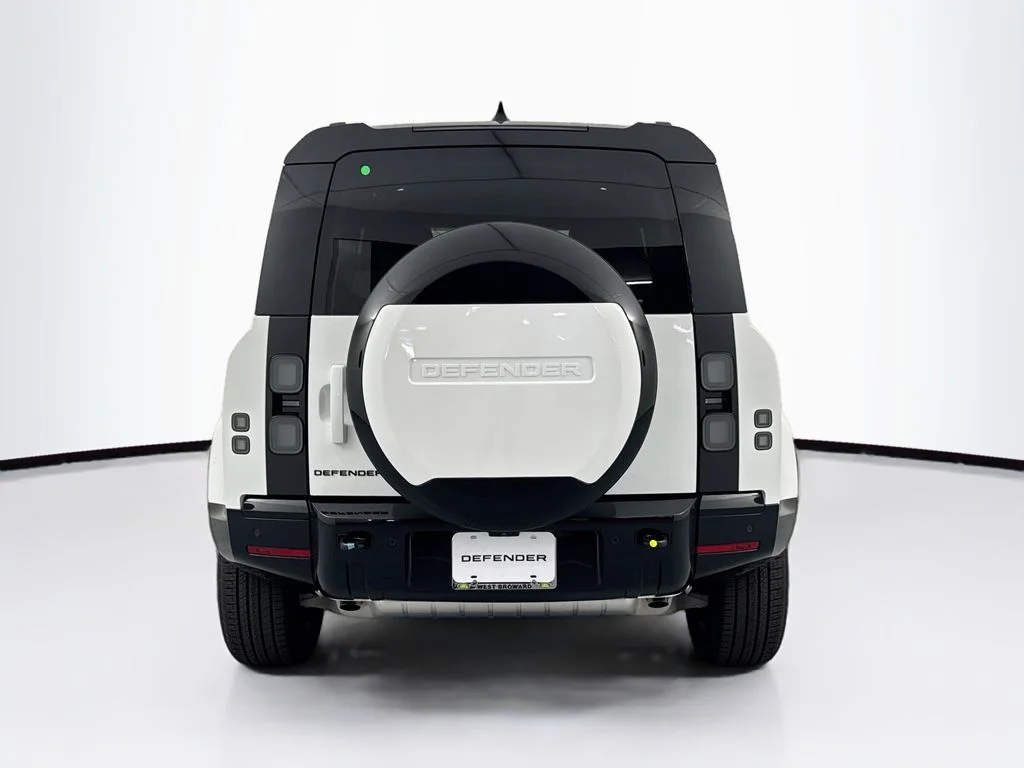 New 2026 Fuji White Land Rover X-Dynamic SE image 6