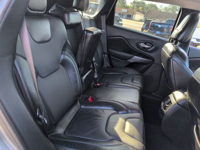 Used 2021 Light Brownstone Pearlcoat Jeep Latitude Lux image 29