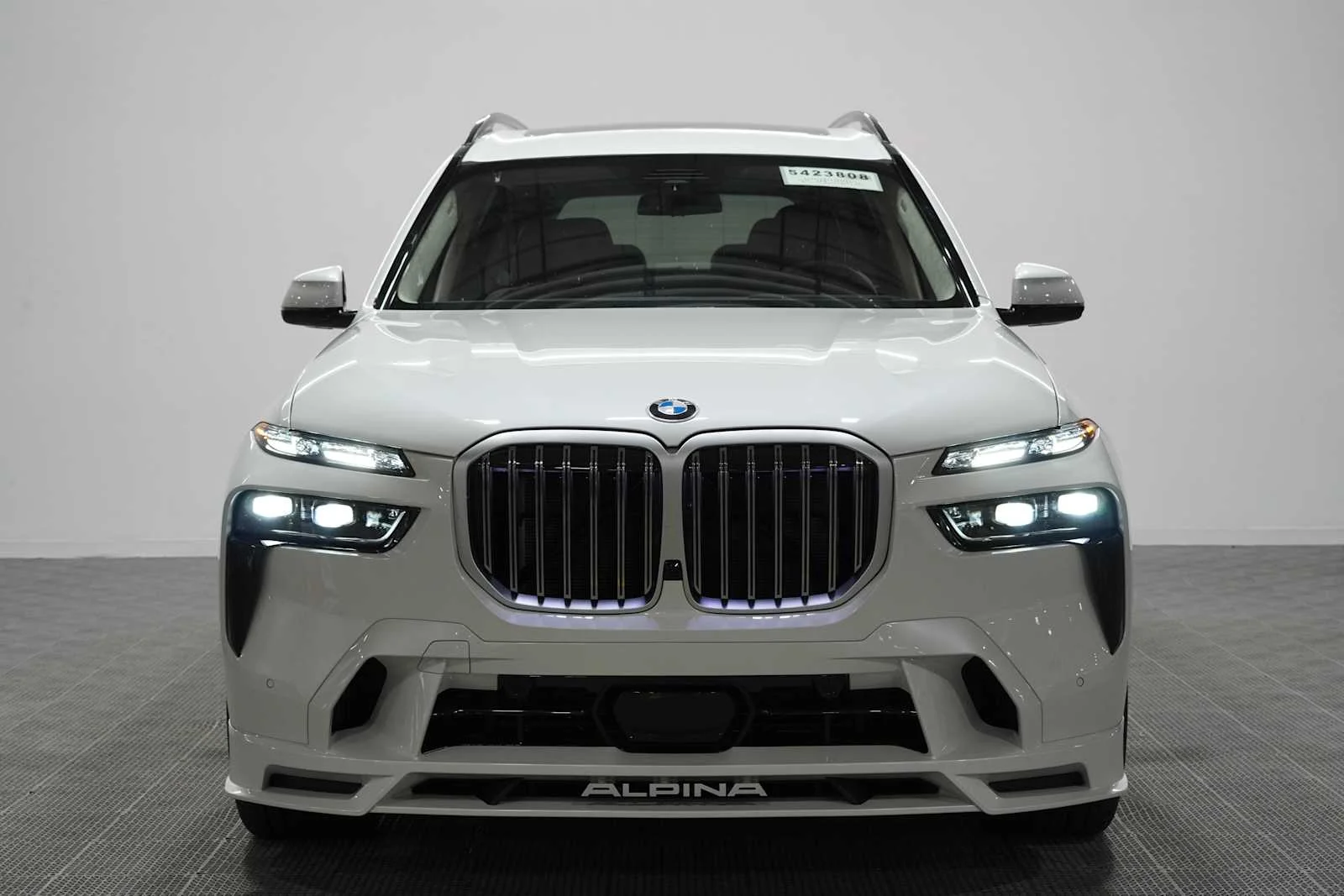 New 2026 Mineral White Metallic BMW ALPINA XB7 image 2