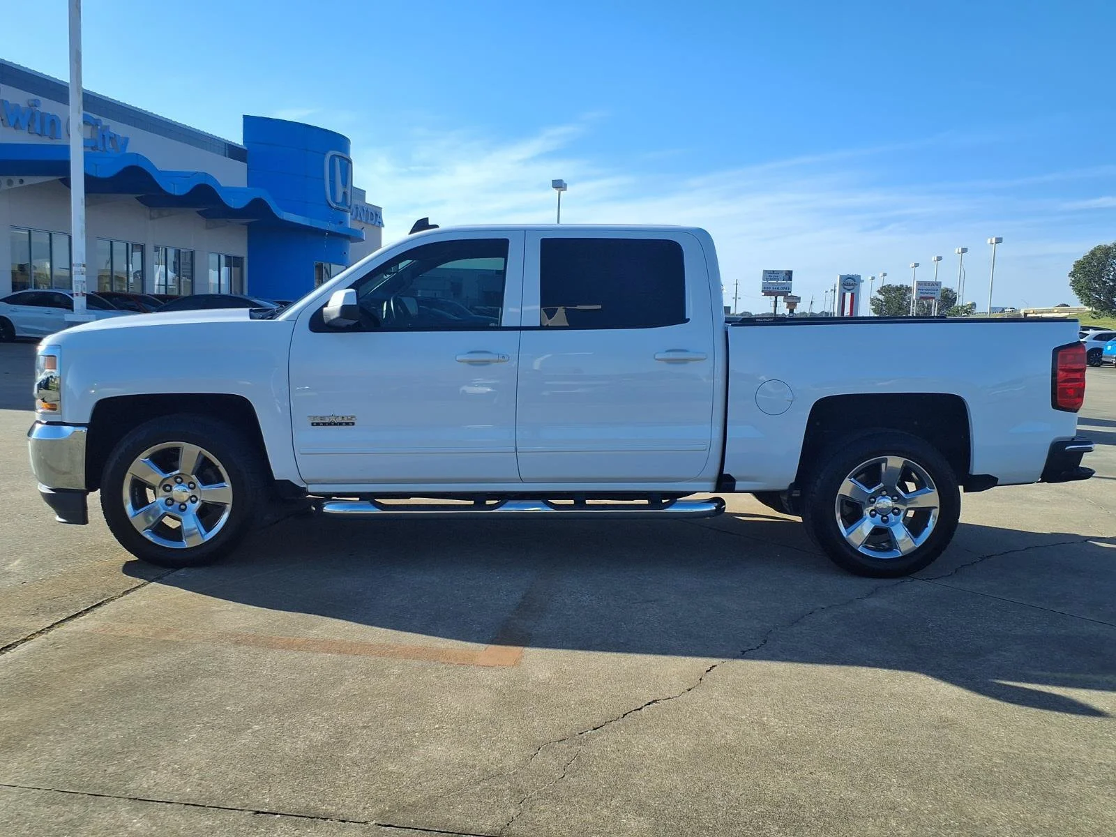 Used 2017 White Chevrolet LT image 8
