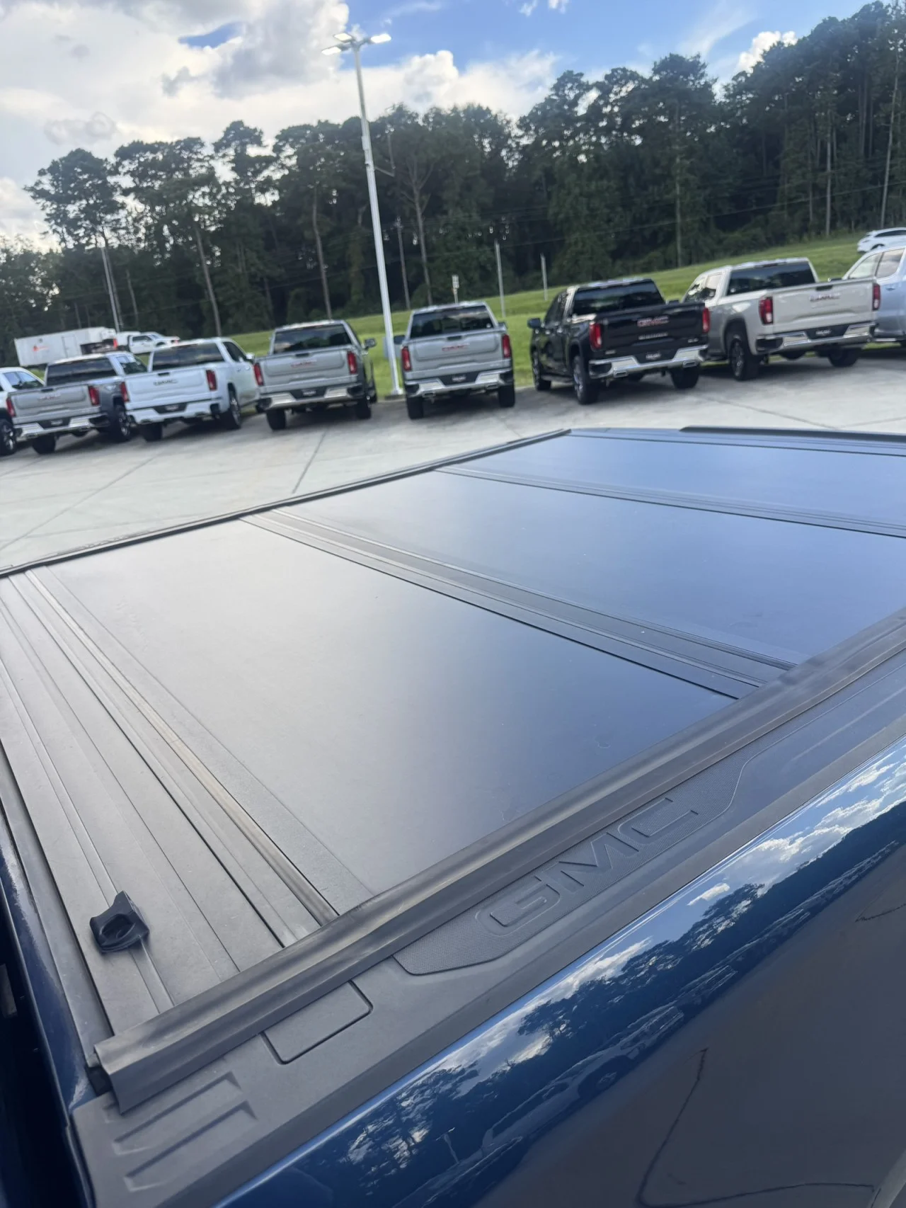 Used 2021 PACIFIC BLUE METALLIC GMC SLT image 11