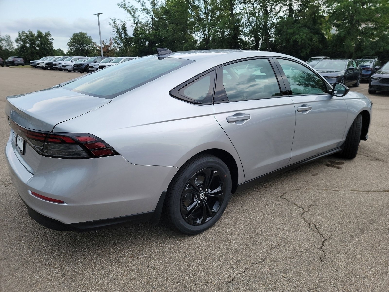 Used 2025 Silver Honda SE image 26