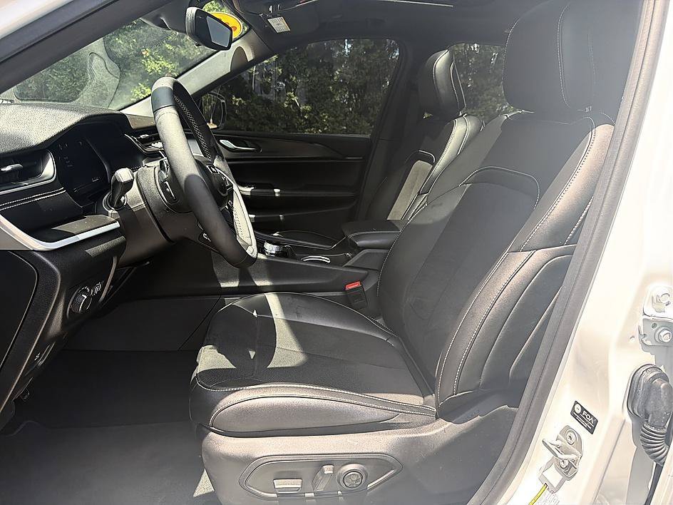 Used 2024 Bright White Clearcoat Jeep Altitude X image 11