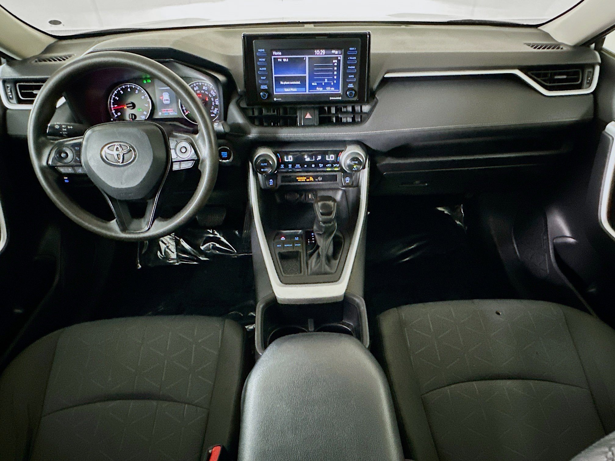Used 2022 Silver Sky Metallic Toyota XLE image 27