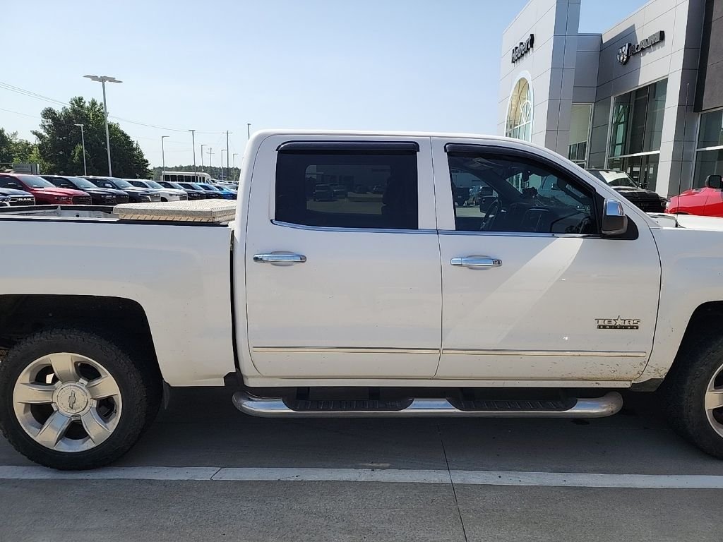 Used 2016 White Chevrolet LTZ image 4