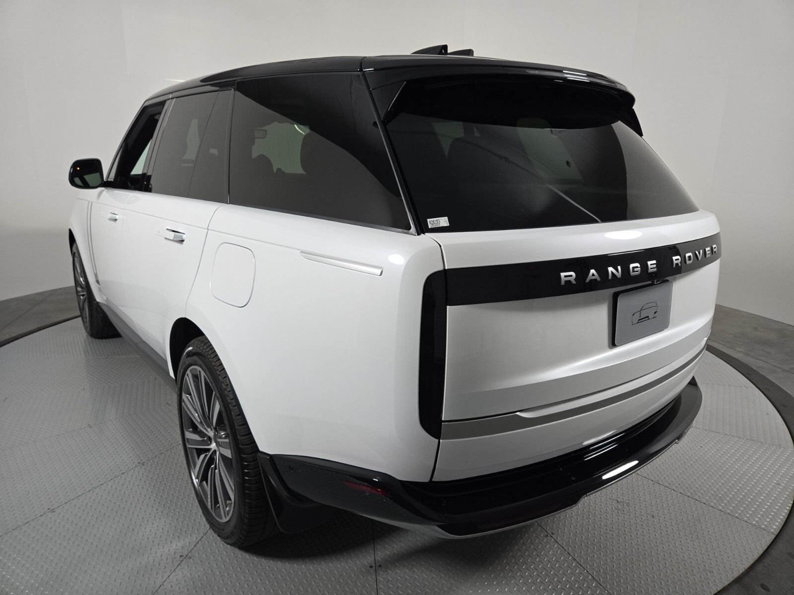 New 2026 Ostuni Pearl White Land Rover Autobiography image 17