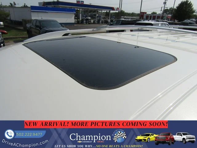 Used 2016 White INFINITI Base image 8