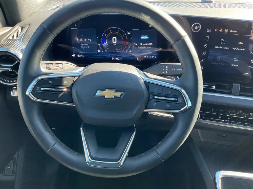 Used 2025 Lakeshore Blue Metallic Chevrolet LT image 17