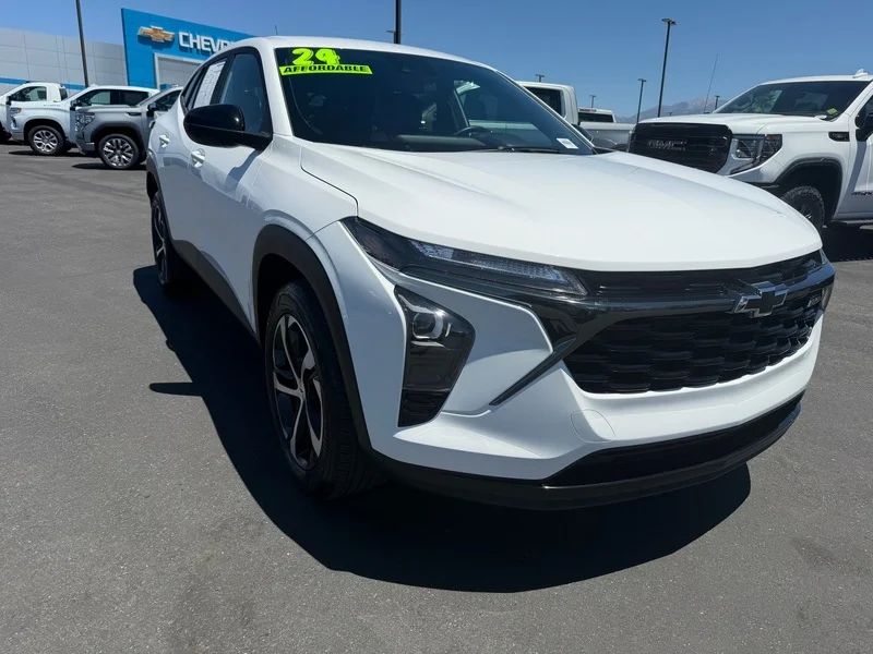 Used 2024 Summit White Chevrolet 1RS image 1
