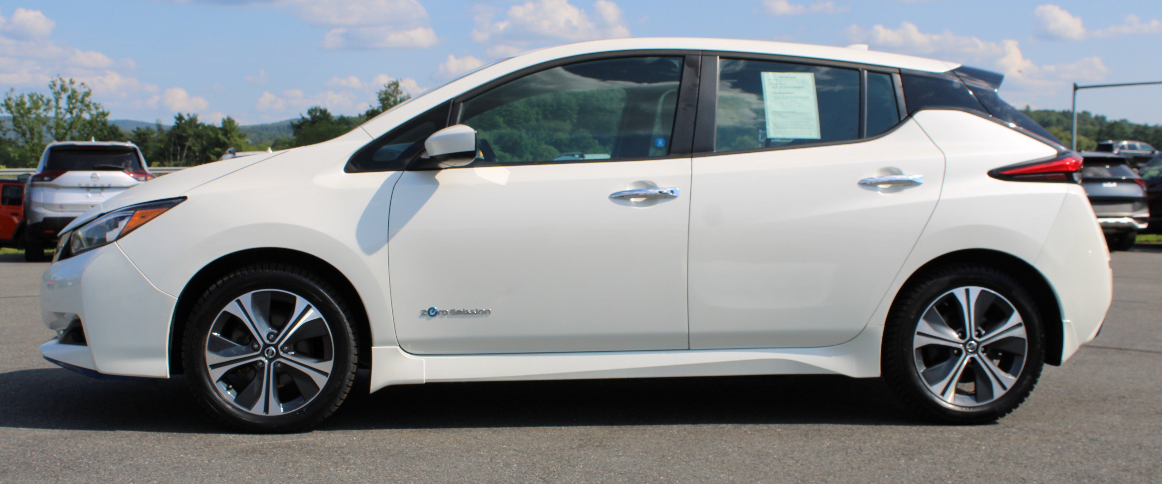 Used 2019 Pearl White Tricoat Nissan SV PLUS image 12