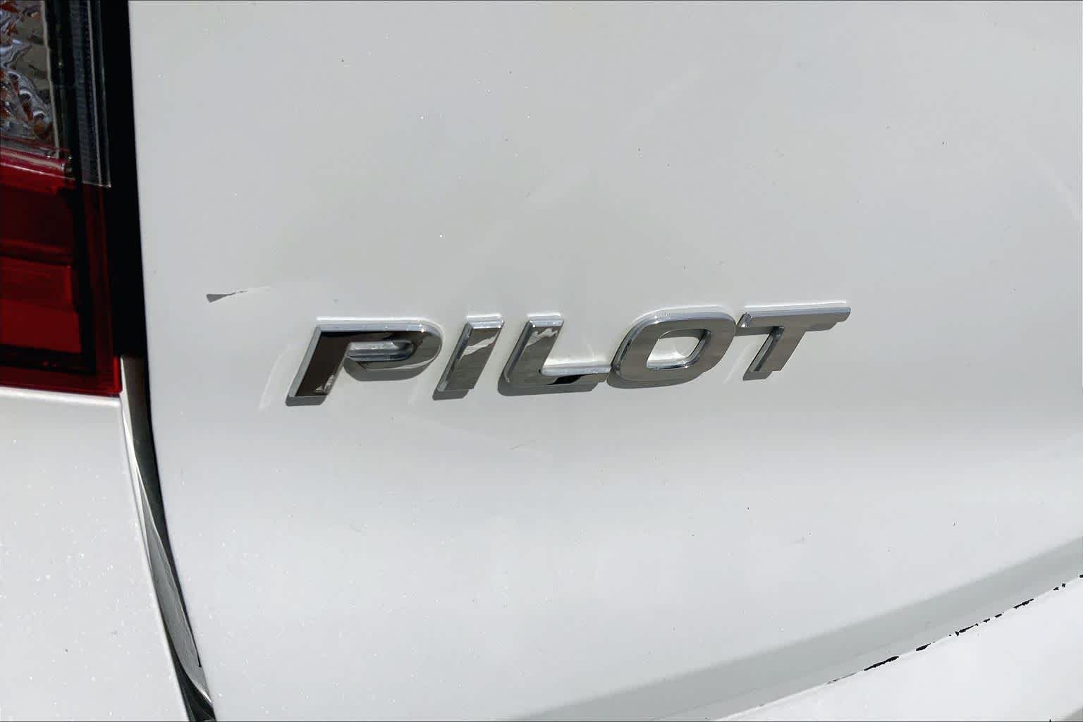 Used 2021 Platinum White Pearl Honda Special Edition image 30