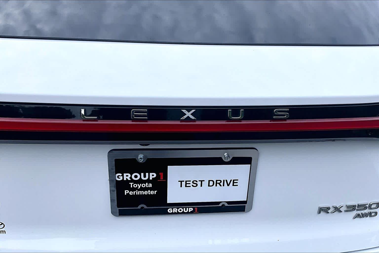 Used 2024 Ultra White Lexus F SPORT Handling image 31
