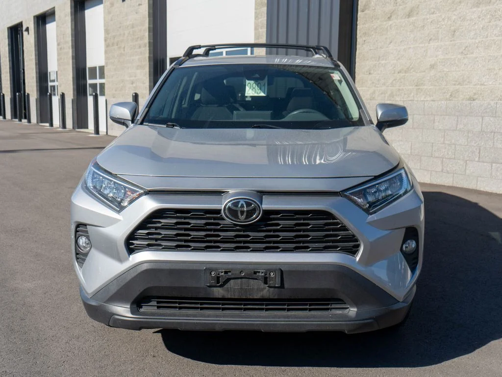 Used 2019 Silver Toyota XLE image 2