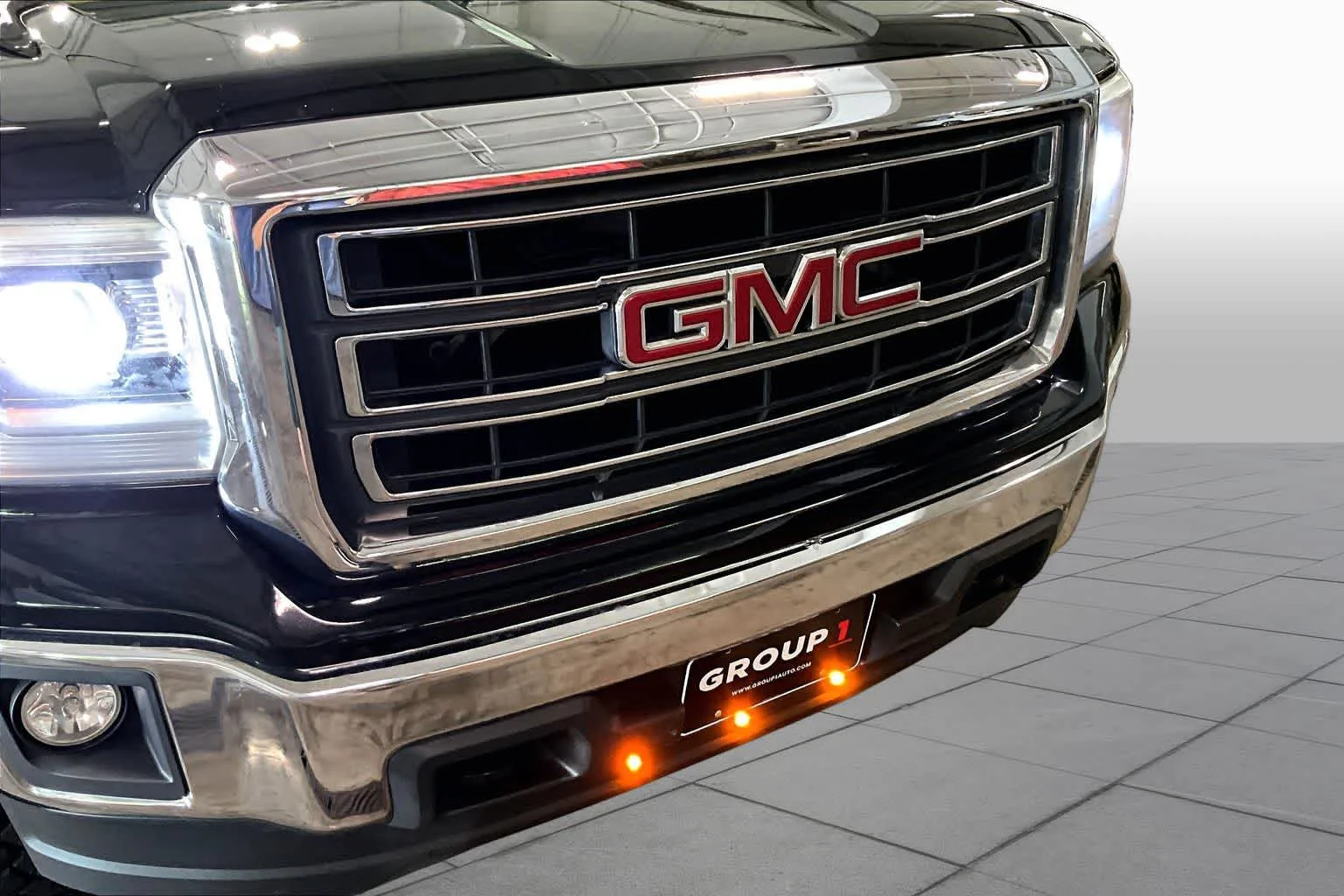 Used 2015 Onyx Black GMC SLE image 30