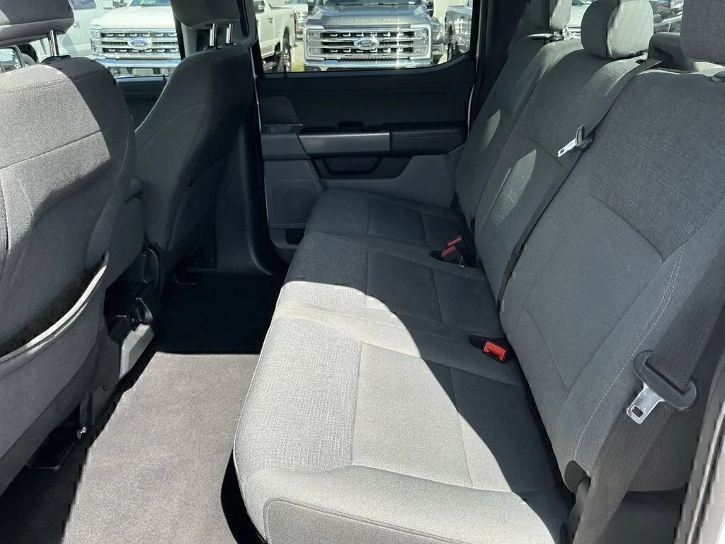 Used 2025 Oxford White Ford XLT image 18