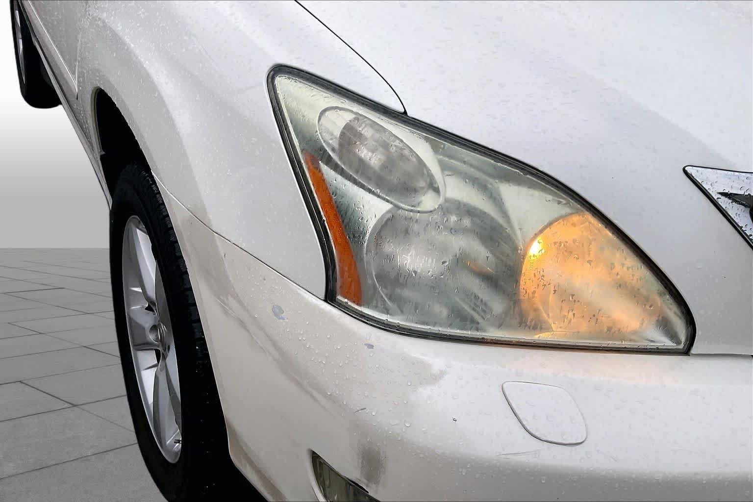 Used 2008 Crystal White Lexus  image 27
