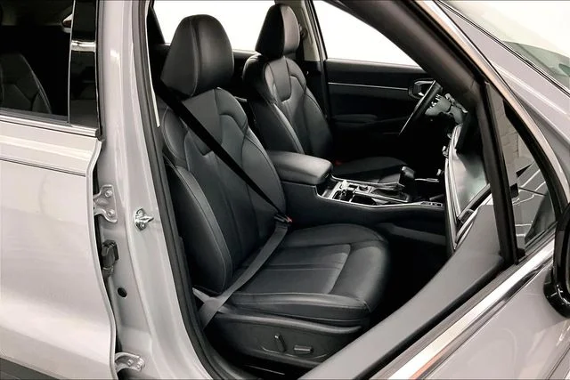 Used 2025 Wolf Gray Kia EX image 8