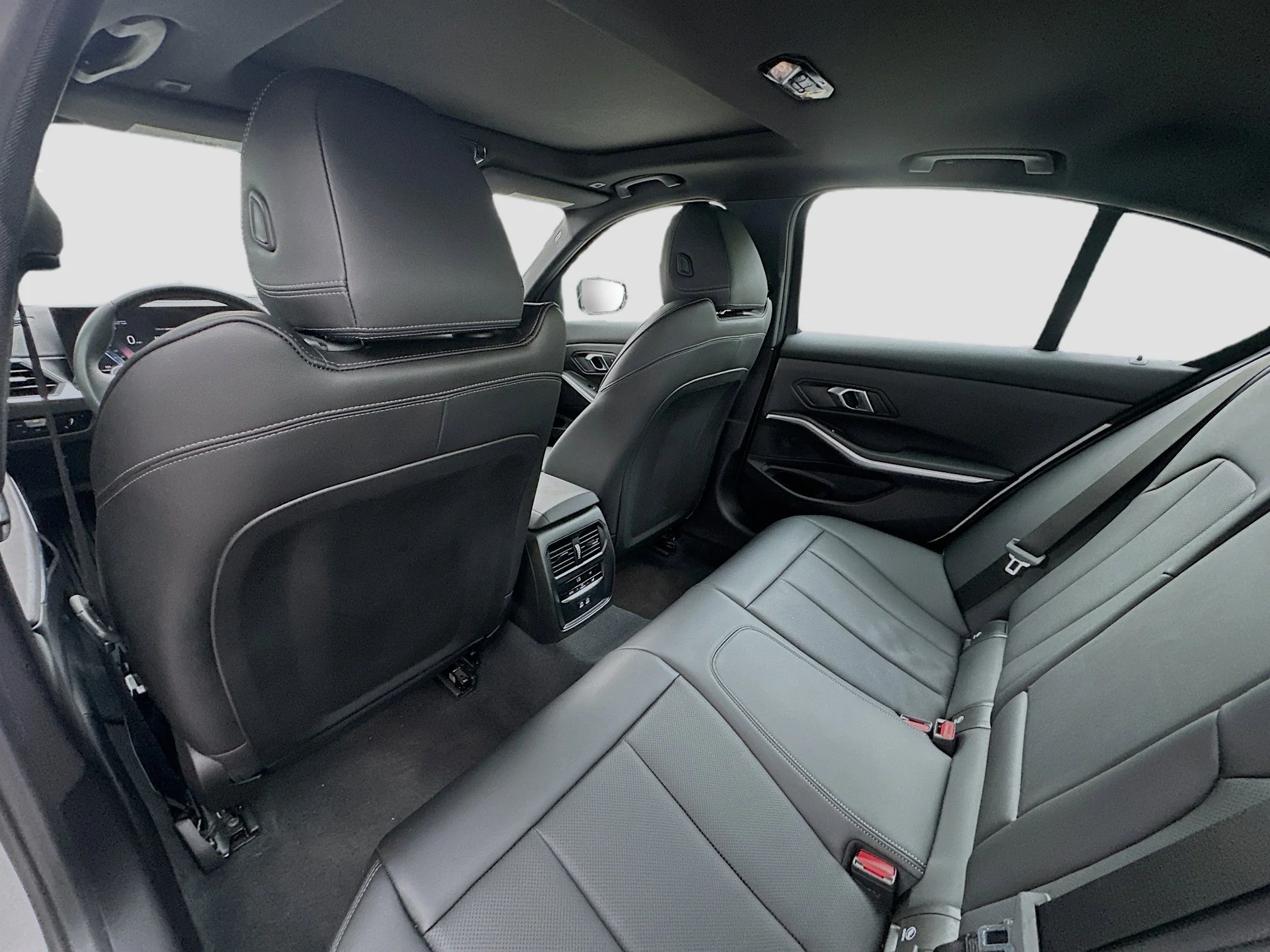 2024 BMW 3 Series 330i - Photo 24