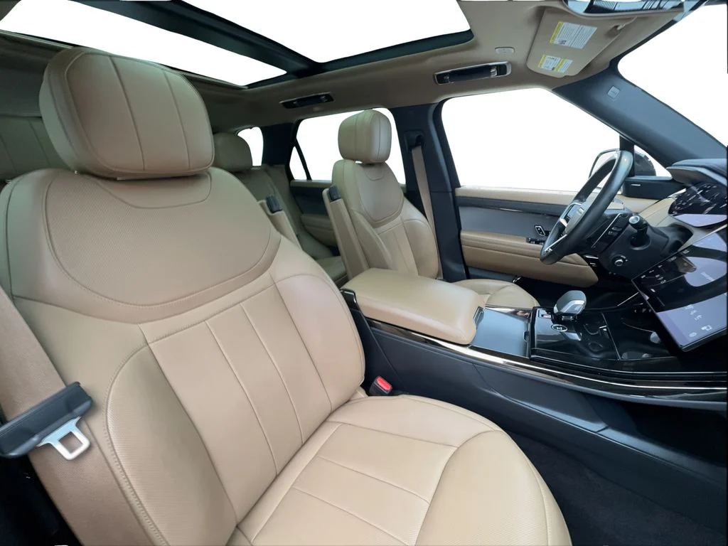 Used 2024 Blue Land Rover SE image 30
