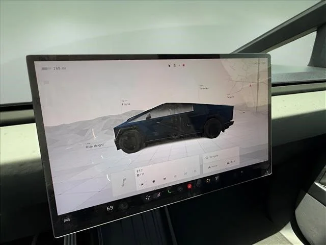 Used 2024  Tesla Base image 20
