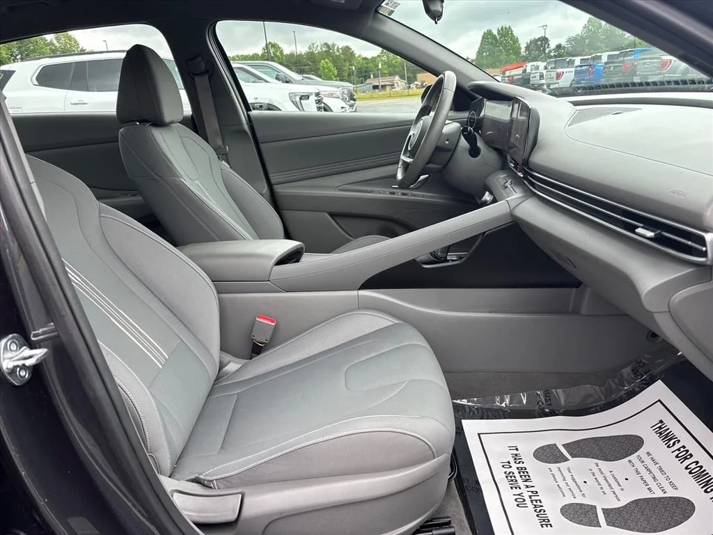 Used 2023 Gray Hyundai SEL image 11