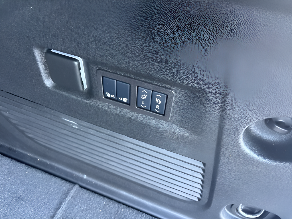Used 2025 Black Chevrolet Premier image 38