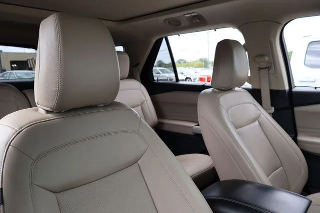Used 2021 White Ford Limited image 13