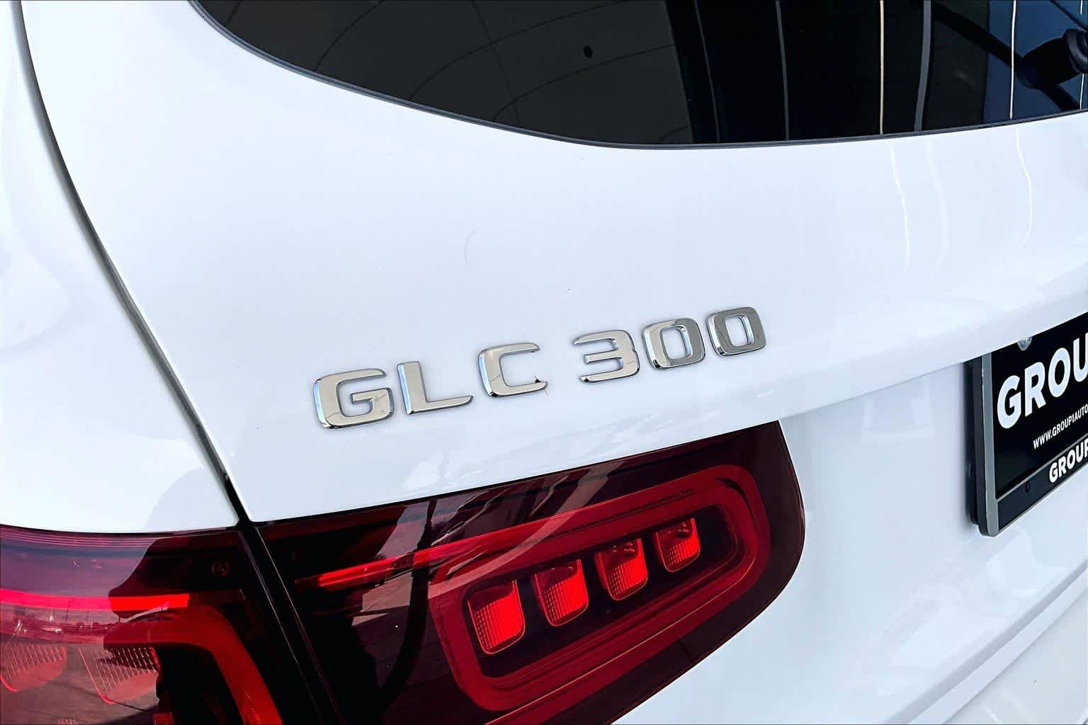 Used 2020 Polar White Mercedes-Benz GLC 300 image 28