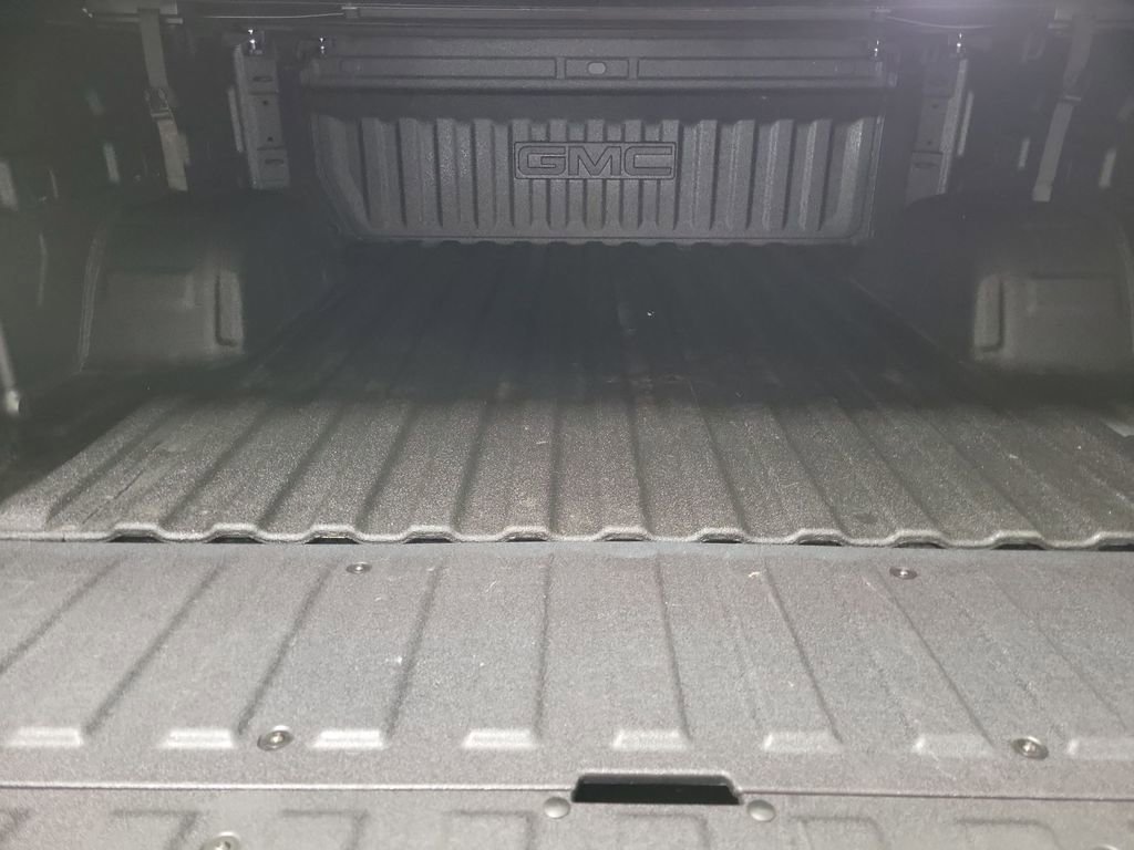 2024 GMC Sierra 1500 SLT - Photo 18