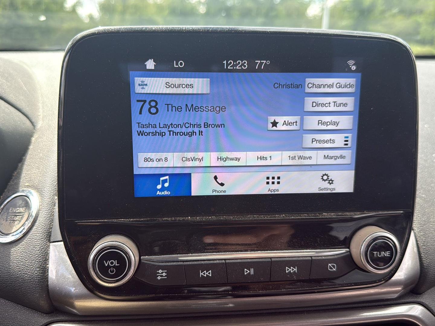 Used 2019 Diamond White Ford SE image 4