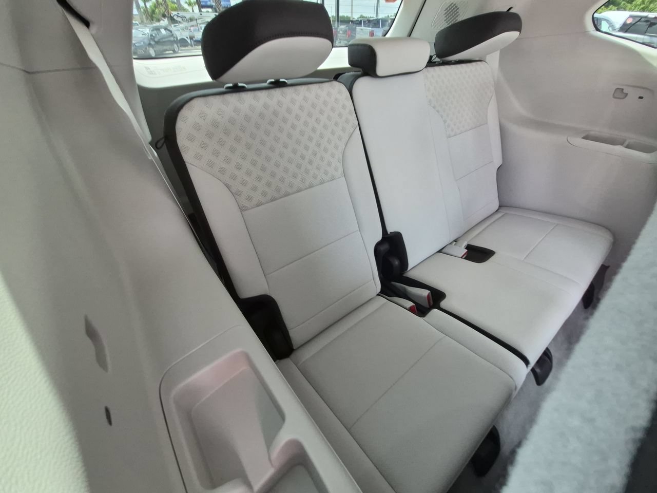 Used 2025 White Frost Tricoat GMC Denali image 33