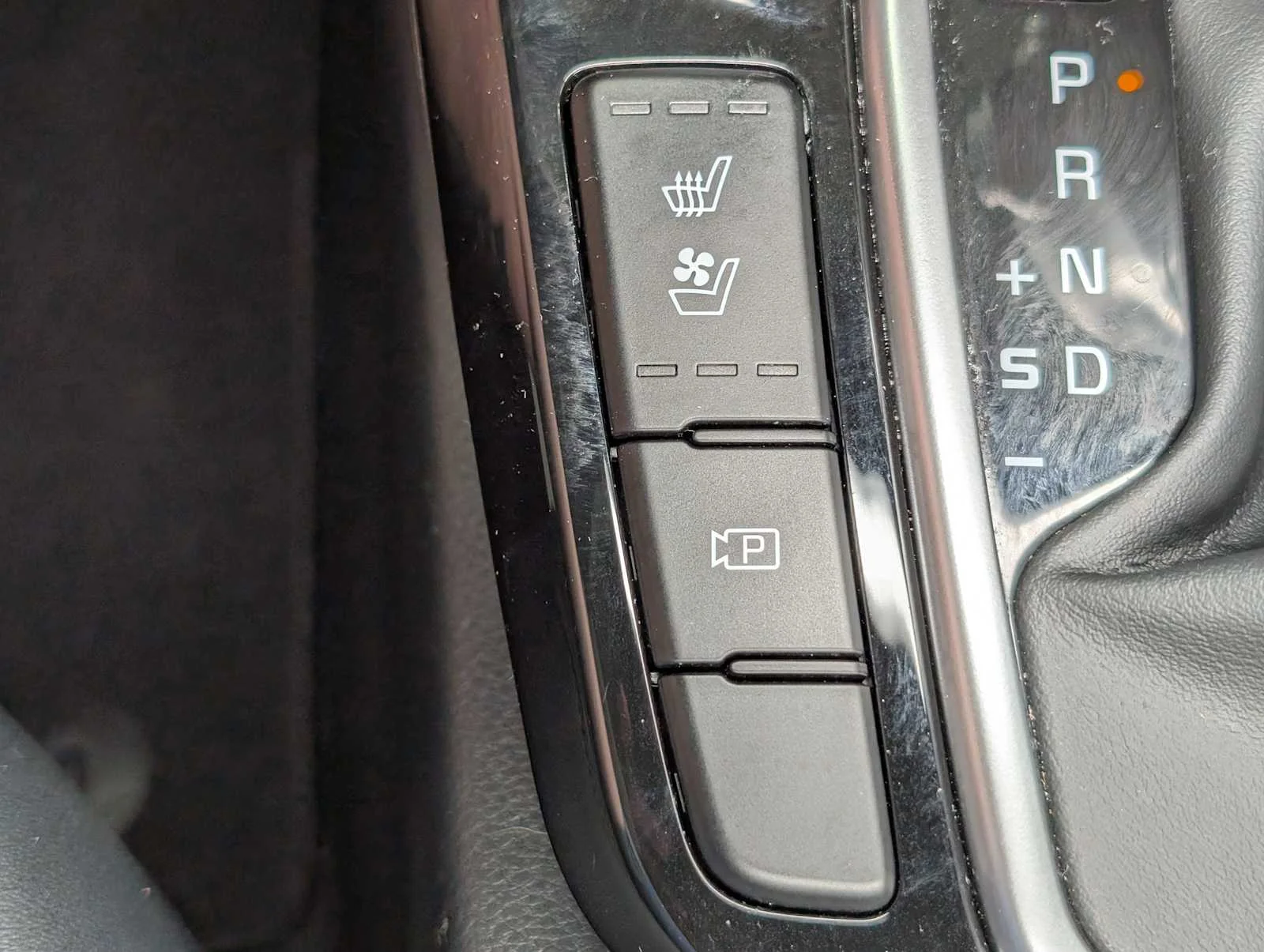 Used 2024 Snow White Pearl Kia SX image 30